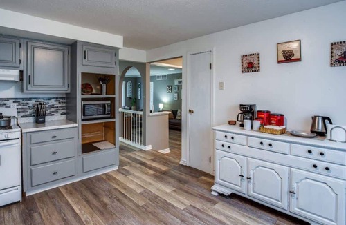 Gates-North Gates House | Fantastic Home Near DWTN/Airport