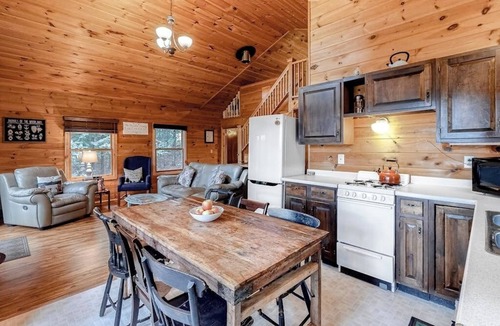 Winthrop Cabin | Fantastic Lakefront Cabin W/Free WiFi, Three Kayaks, Private Dock, & Firepit