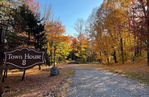 Stowe Area House | Fantastic location Stowe: Trailside, Spacious, Modern w/Pool
