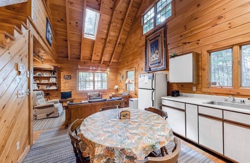 Wayne Cabin | Fantastic retreat close to lake with nearby boat access & private beach - dog OK
