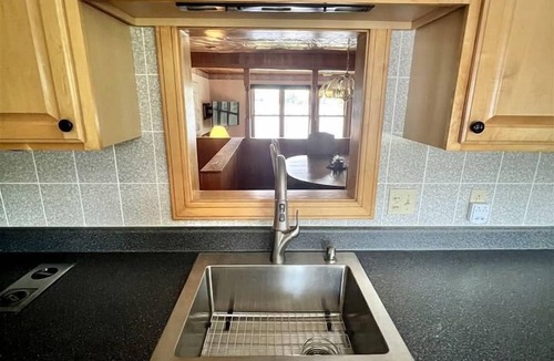 Raymond Cottage | Fantastic Secluded Cottage with Lake Access in Raymond, Maine