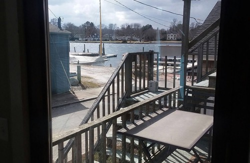 Warren Apartment | Fantastic Views in the Heart of Waterfront Historic District! Free wifi