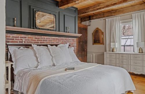 Gilmanton House | Farm Adventure Animals & Fire pit, Lakes Region