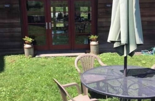 Meredith Cabin | Farm Stay in Catskills Farmhouse Suite