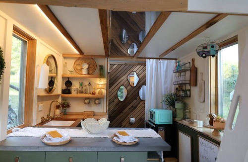 Gilmanton House | Farm Stay Tiny Home| Fire Pit | Lakes Region