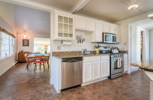 New Preston Cottage | Farm Valley Cottage + 60 ft Pool