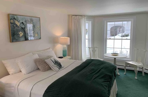 West Dover House | Farmhouse 2 and 3 - Farm Road Estate - 3mi to Mt Snow