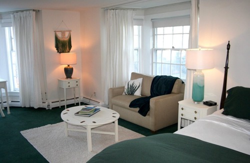 West Dover House | Farmhouse 2 and 3 - Farm Road Estate - 3mi to Mt Snow
