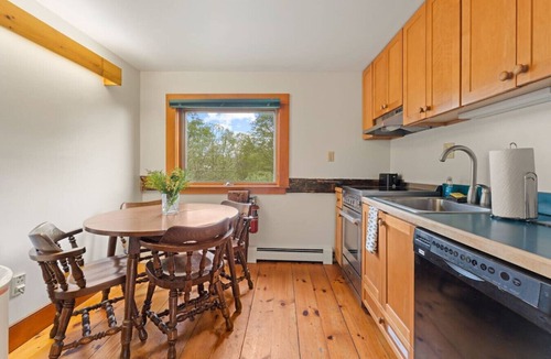 Loudon Apartment | Farmhouse Apartment on a Highland Cattle Farm - A