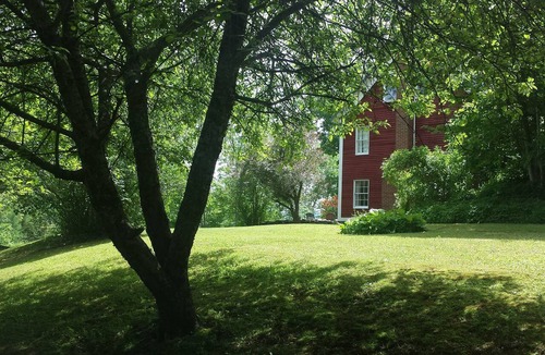 Londonderry House | Farmhouse at Viking Nordic, 5 minutes from Londonderry on a quiet country road.