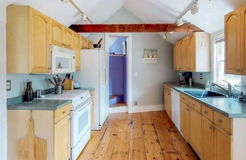 Kittery Point House | Farmhouse Gem with hot tub & fireplace
