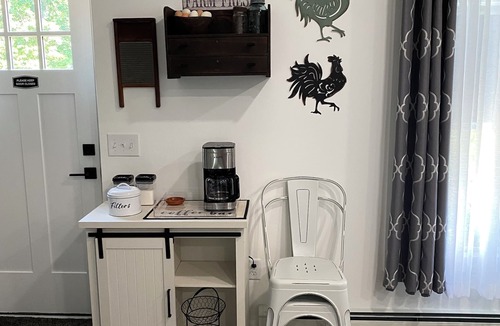 Stonington Apartment | Farmhouse Guest Suite