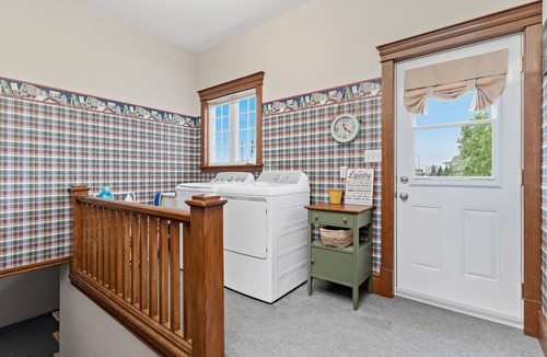 West Lincoln Other | FarmHouse on 20- Country Retreat