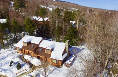 Carroll House | FC14 Slopeside Bretton Woods cottage with AC large patio and private yard Walk to slopes