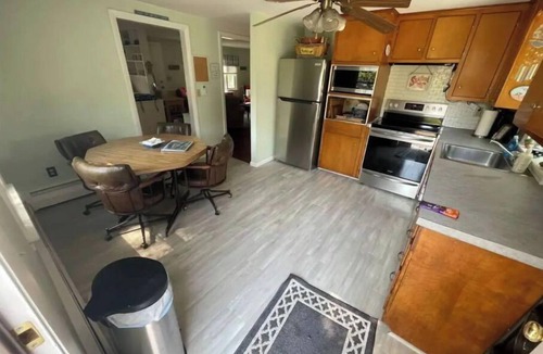 East Falmouth House | Feet in sand, then return to yard, hammock, deck, outdoor shower, bbq, fire pit!