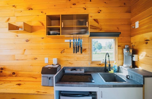 Bangor House | Field of Dreams Tiny Home w/Jacuzzi & Personal Theater