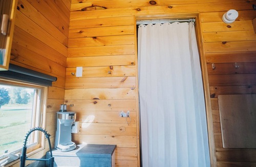 Bangor House | Field of Dreams Tiny Home w/Jacuzzi & Personal Theater