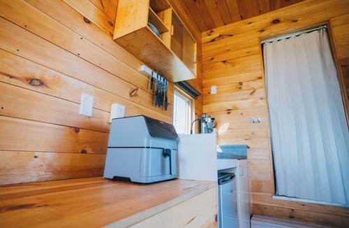 Bangor House | Field of Dreams Tiny Home w/Jacuzzi & Personal Theater