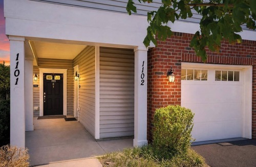 Highland Park Condo | FIFA World Cup 2026 Stay Spacious 3BR/3BA Condo 5-Min Access to Train Station