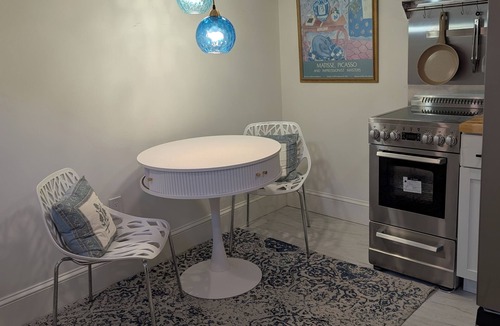Riverside Apartment | Major international sporting event - Gorgeous studio with AC in Cambridge. Walking lifestyle!