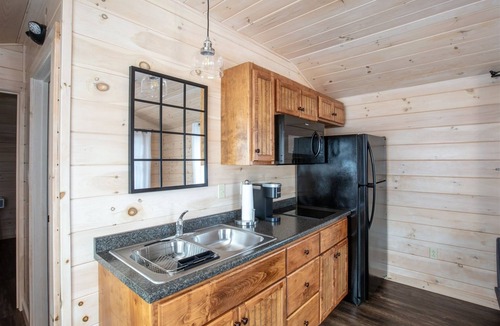 North Sebago Cabin | FINCH - RESORT WITH 12 PROPERTIES. NATURAL POND FOR SWIMMING.