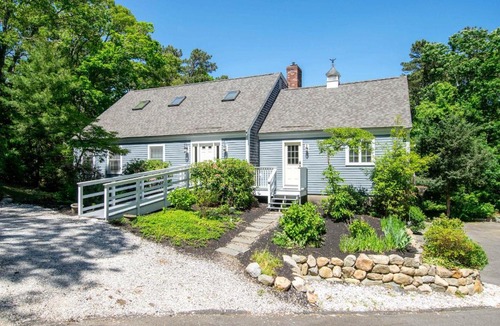 East Harwich House | Fire Pit Sun Room Central AC and Games