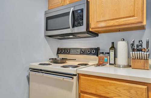 West Hartford Condo | Fireplace Condo, Pet-Friendly, Newton Village