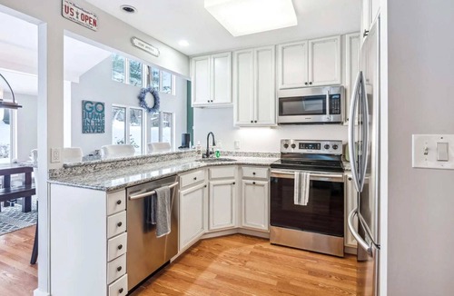 Quechee Condo | Fireplace Condo with Golf Views, Coach Road