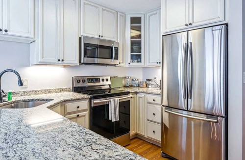 Quechee Condo | Fireplace Condo with Golf Views, Coach Road