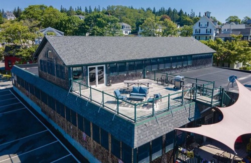 Stonington Apartment | Fisherman`s Loft - In-town Apartment, Ocean Views