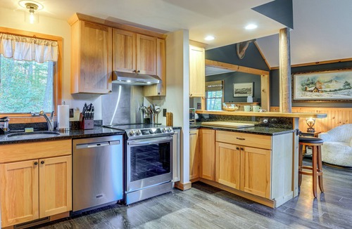 Wilmington House | Fishing Pond + Pool! Resort Retreat in Wilmington