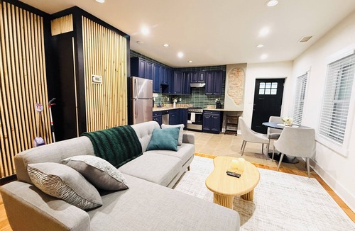 Fishtown House | Fishtown 1 Bedroom + Detached Bonus bedroom, Private Outdoor Deck & Courtyard