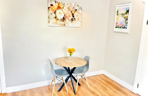 Sharon Hill Apartment | Floral Apartment by CityLux - 10 mins from Airport