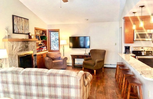 Carroll Cabin | Forest Cabin near Mount Washington Perfect for NH Glamping