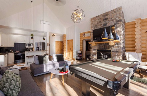 Fiddler Lake Resort Ski Chalet | Forest Chalet: Hot Tub, Sauna & Fire Pit, Trails