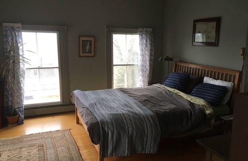 Waldoboro House | Former Sea Captains' 1850s Greek Revival home minutes to town and boat launch