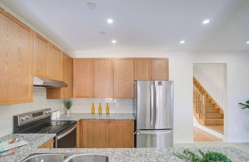 Milton House | Four bedroom house in Milton with Parking.