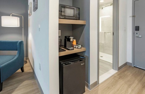 Newark Hotel | Four Points by Sheraton Newark Airport