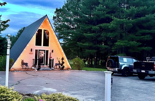 Center Ossipee House | Four Seasons of FUN! Shop, Hike, Golf, Ski, Ride, Relax and bring the Pups too!