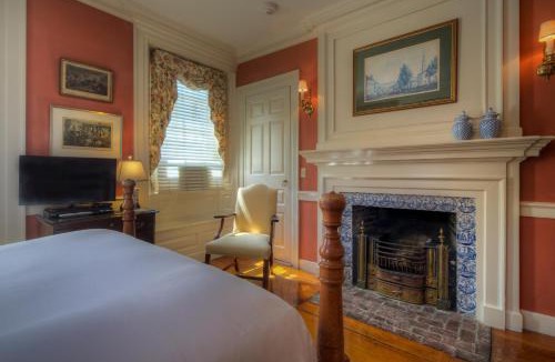Yachting Village Bed & Breakfast | Francis Malbone House