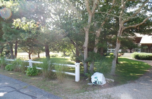 Edgartown House | Free Beach chairs FREE FERRY CAR RESV JULY WEEKLY RENTAL Game room Central AC