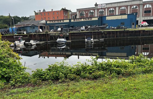 Norwich Apartment | Free coffee and tea +Close to casinos+bus stop+downtown+marina