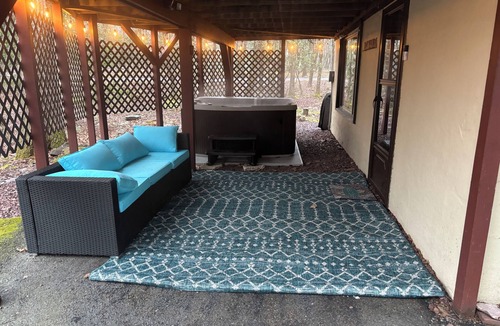 Lake Harmony Estates House | Free Lake Harmony Estates Beach Access!-Hot Tub-Game Room-Horseshoe Pit