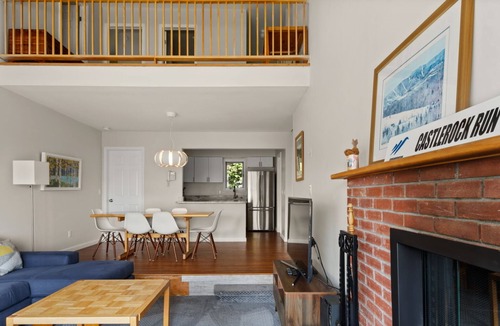 Warren Condo | Fresh Powder: Modern Style Near Sugarbush!