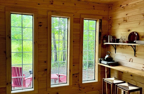 Prattsburgh Cabin | FROG HOUSE - PET FRIENDLY! - OFF GRID - ROMANTIC WINE TRAIL CABIN - Year Round.