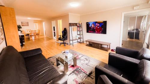 Woodbine Gardens Apartment | Full Privacy House with Free Parkrings