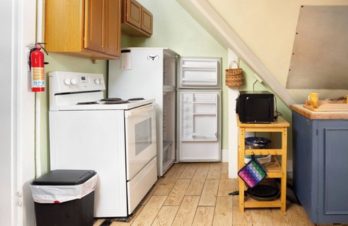 Brattleboro Apartment | Fully Furnished 2bdrm/Pet Friendly!