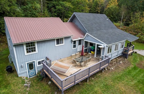 Sutton House | Fully Furnished 3br home on a quiet dirt road