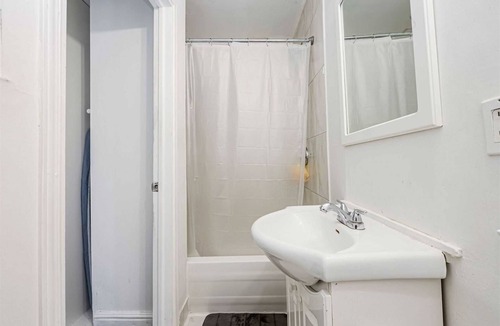 York University Heights House | Fully Furnished Bright and Luxurious Bedroom in North York-5