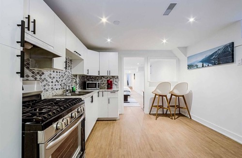 York University Heights House | Fully Furnished Bright and Luxurious Bedroom in North York-3